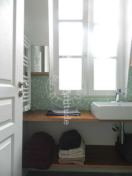 Salle de bain Duplex meublé - 60m²  - 2 chambres - Saint-Germain - Paris