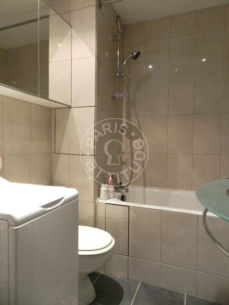 Bathroom Furnished apartment - 28m²  - 1 bedroom - Père Lachaise - Paris