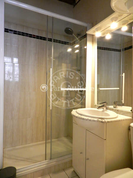 Bathroom Furnished apartment - 31m²  - 1 bedroom - Arts et Métiers - Paris