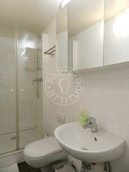 Bathroom Furnished apartment - 30m²  - 1 bedroom - Place Monge - Paris