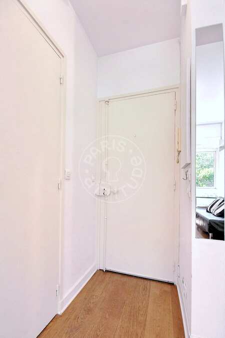 Entrance Furnished studio - 24m²  - Centre George Pompidou - Paris
