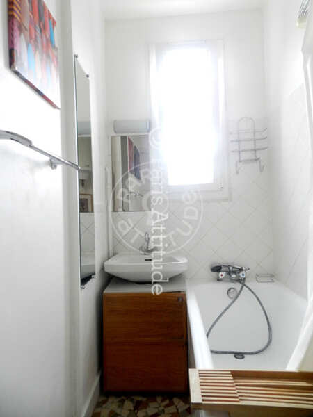 Salle de bain Studio meublé - 28m²  - Pasteur - Paris