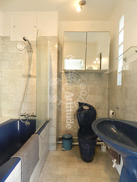 Salle de bain Studio meublé - 20m²  - Trocadéro - Paris