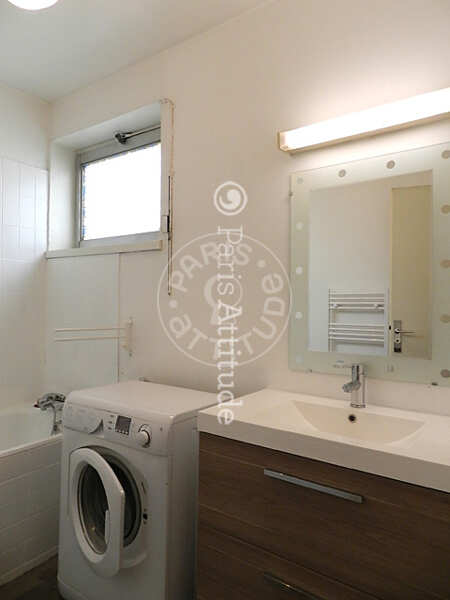 Salle de bain Appartement meublé - 46m²  - 1 chambre - Marx Dormoy - Paris