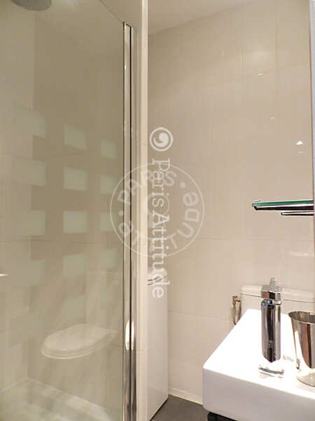 Salle de bain Studio alcove meublé - 25m²  - Canal Saint-Martin - Paris