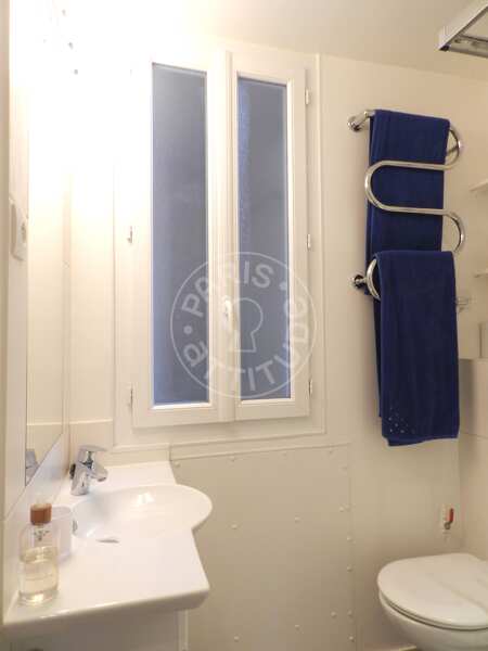 Bathroom Furnished apartment - 35m²  - 1 bedroom - Oberkampf - Paris