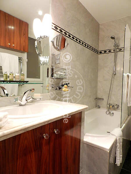 Salle de bain Appartement meublé - 123m²  - 3 chambres - Saint-Germain - Paris