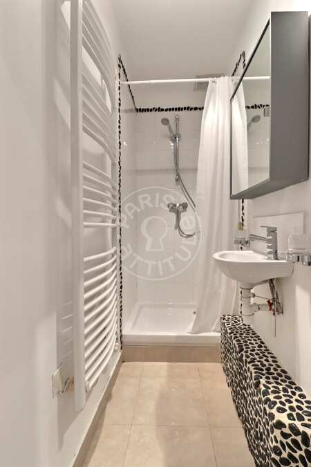Bathroom Furnished apartment - 42m²  - 1 bedroom - Oberkampf - Paris