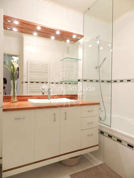 Bathroom Furnished apartment - 72m²  - 2 bedrooms - Oberkampf - Paris