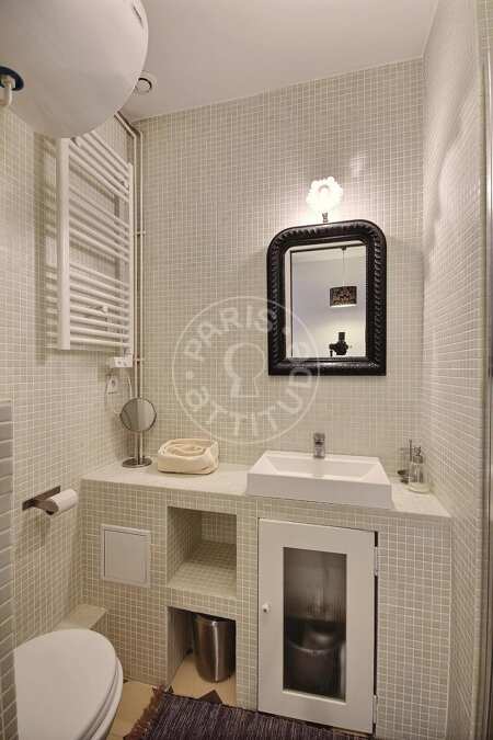 Salle de bain Appartement meublé - 25m²  - 1 chambre - Montmartre / Place des Abbesses - Paris