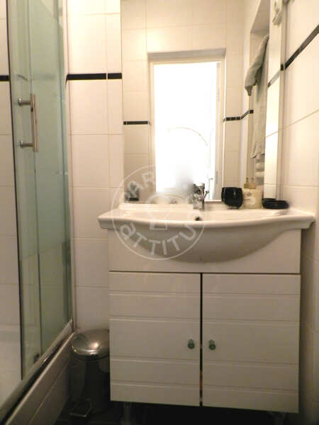 Salle de bain Appartement meublé - 26m²  - 1 chambre - Guy Môquet - Paris
