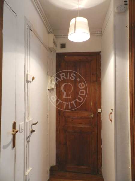 Entrance Furnished apartment - 31m²  - 1 bedroom - Montmartre / Place des Abbesses - Paris