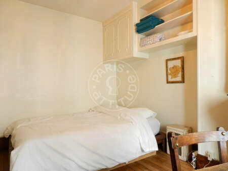 Bedroom Furnished apartment - 31m²  - 1 bedroom - Montmartre / Place des Abbesses - Paris