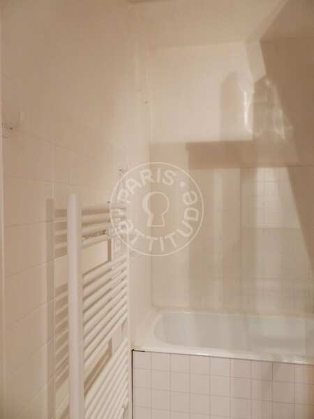 Bathroom Furnished apartment - 31m²  - 1 bedroom - Montmartre / Place des Abbesses - Paris