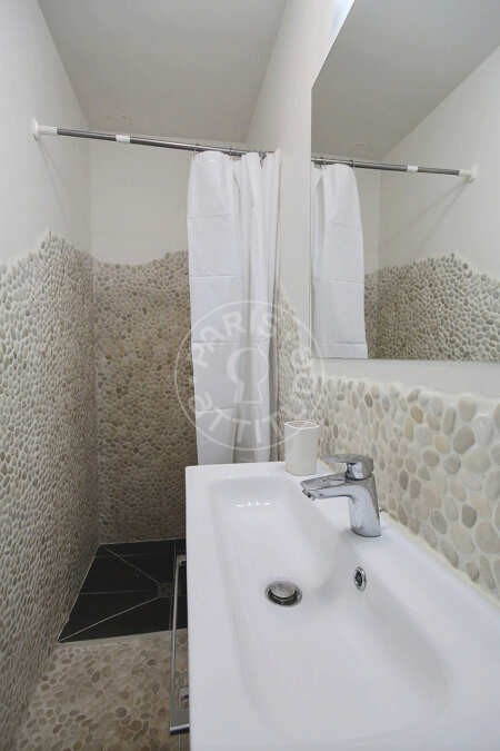 Salle de bain Studio meublé - 20m²  - Oberkampf - Paris
