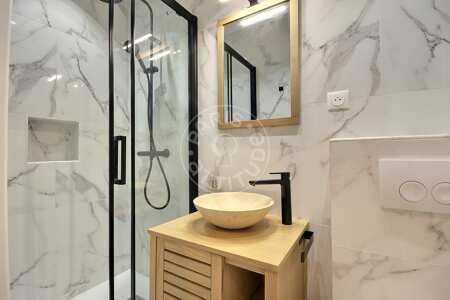 Salle de bain Studio meublé - 25m²  - Parc Monceau - Paris