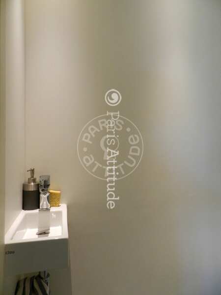 Toilet Furnished apartment - 80m²  - 1 bedroom - Strasbourg Saint-Denis - Paris