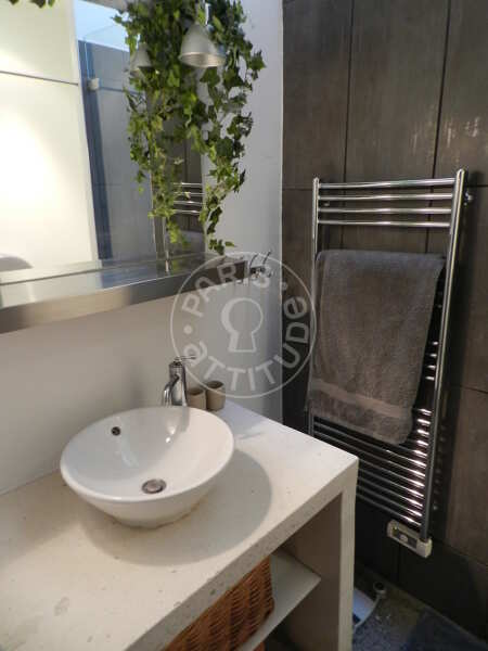 Bathroom Furnished duplex - 120m²  - 3 bedrooms - Oberkampf - Paris