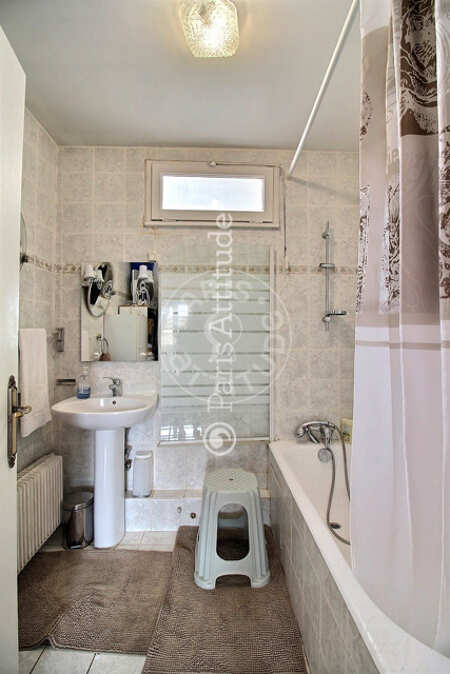 Bathroom Furnished apartment - 40m² - 1 bedroom - Buttes-Chaumont - Paris