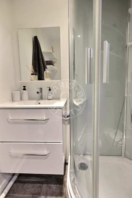 Salle de bain Appartement meublé - 105m²  - 2 chambres - Quais de Seine - Paris