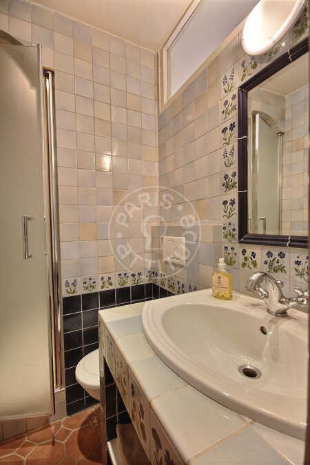 Bathroom Furnished apartment - 25m²  - 1 bedroom - Gambetta - Paris