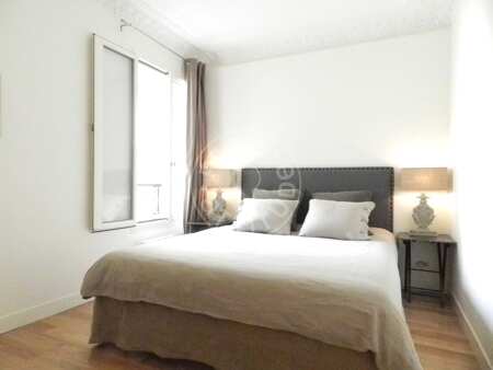 Bedroom Furnished apartment - 57m²  - 2 bedrooms - Place de Clichy - Paris