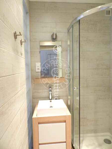 Salle de bain Studio meublé - 20m² - Oberkampf - Paris