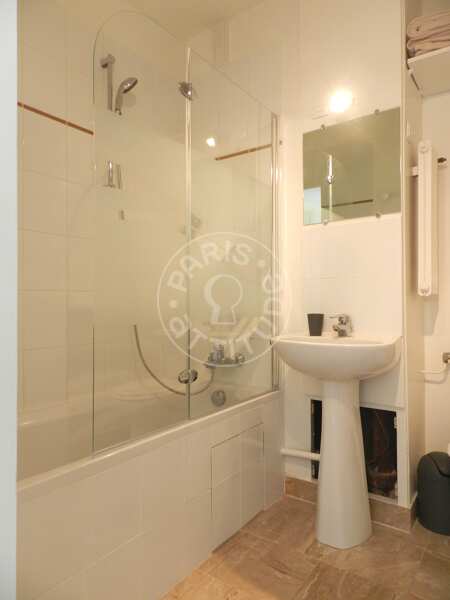 Salle de bain Studio alcove meublé - 35m²  - Commerce - Paris
