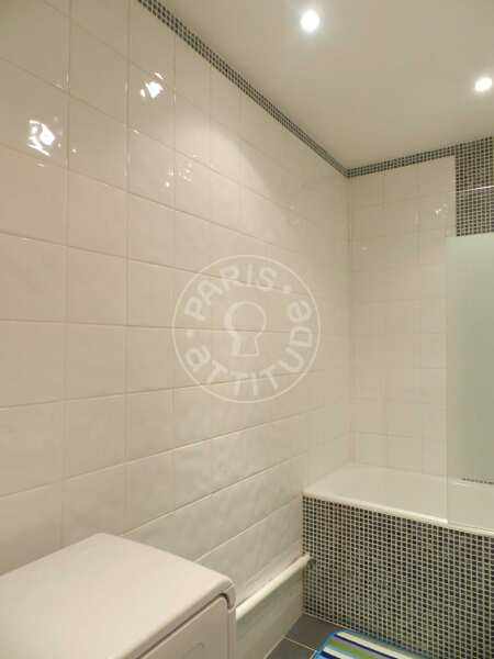 Salle de bain Appartement meublé - 50m²  - 1 chambre - Batignolles - Paris