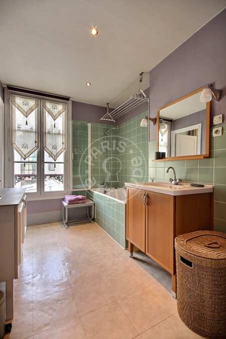 Salle de bain Appartement meublé - 77m²  - 2 chambres - Saint Placide - Paris