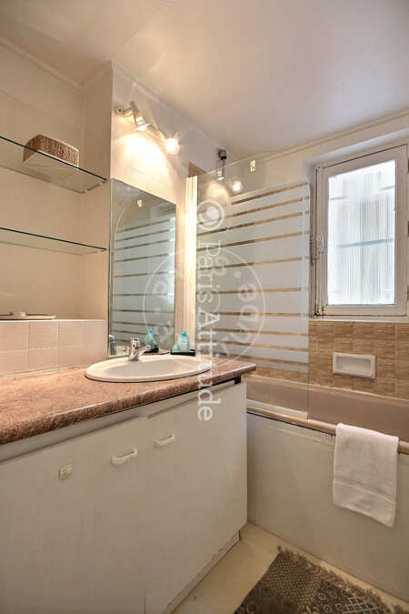 Bathroom Furnished apartment - 47m²  - 1 bedroom - Musée Picasso - Paris