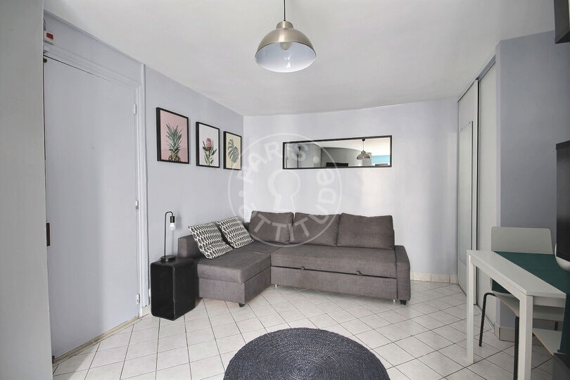 Quitinete mobiliado - Paris 75010 - 11105