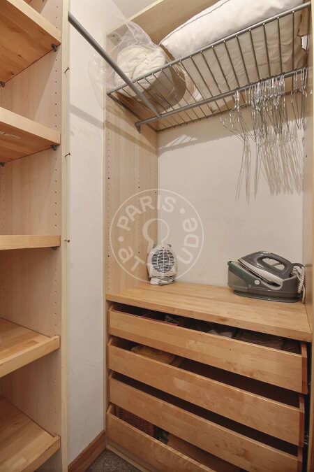 Ankleidezimmer Möblierte wohnung - 39m²  - 1 Zimmer - Montmartre / Place des Abbesses - Paris