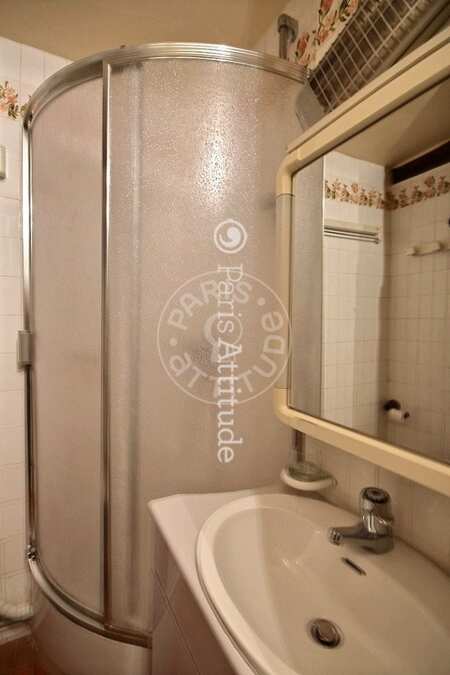 Salle de bain Studio meublé - 20m²  - Saint-Germain - Paris