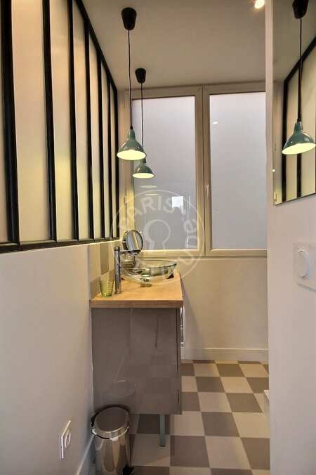 Casa de banho Quitinete mobilado - 25m²  - Jules Joffrin - Mairie du 18ème - Paris