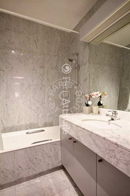 Casa de banho Apartamento mobilado - 75m²  - 2 quartos - Victor Hugo - Paris
