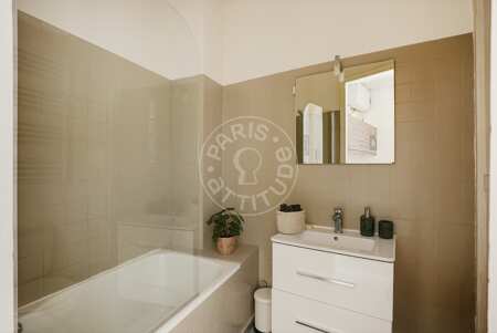 Salle de bain Studio meublé - 21m²  - Arc de Triomphe - Paris