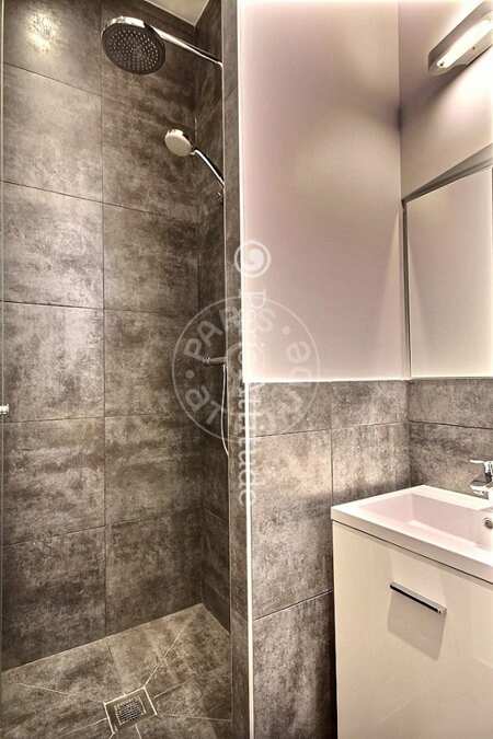 Salle de bain Appartement meublé - 37m²  - 1 chambre - Parc Monceau - Paris