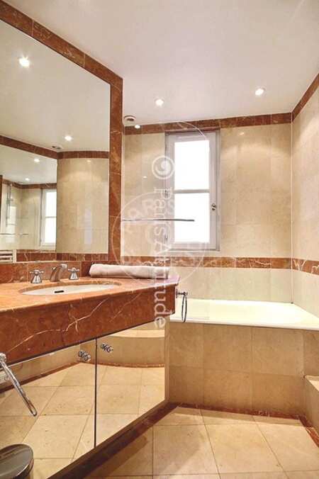 Salle de bain Appartement meublé - 50m² - 2 chambres - Montparnasse - Paris