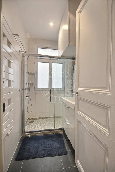 Bathroom Furnished apartment - 70m²  - 2 bedrooms - Pereire - Paris