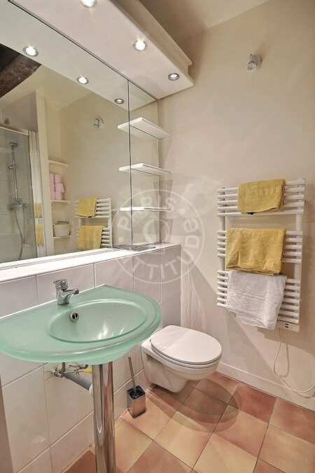 Salle de bain Studio meublé - 25m²  - Temple - Paris