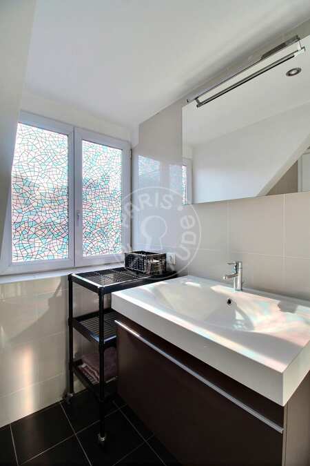 Bathroom Furnished apartment - 44m²  - 1 bedroom - Miromesnil - Paris