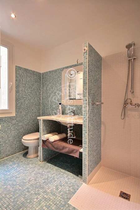 Salle de bain Appartement meublé - 43m²  - 1 chambre - Alma-Marceau - Paris