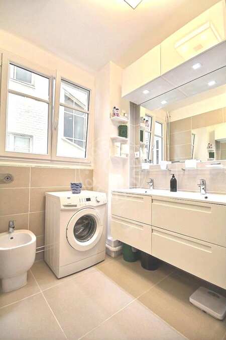 Bathroom Furnished apartment - 60m²  - 2 bedrooms - Porte de Saint-Cloud - Paris