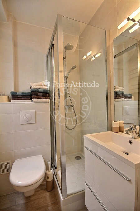 Salle de bain Appartement meublé - 28m²  - 1 chambre - Montmartre / Place des Abbesses - Paris