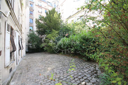undefined Appartement meublé - 28m²  - 1 chambre - Montmartre / Place des Abbesses - Paris