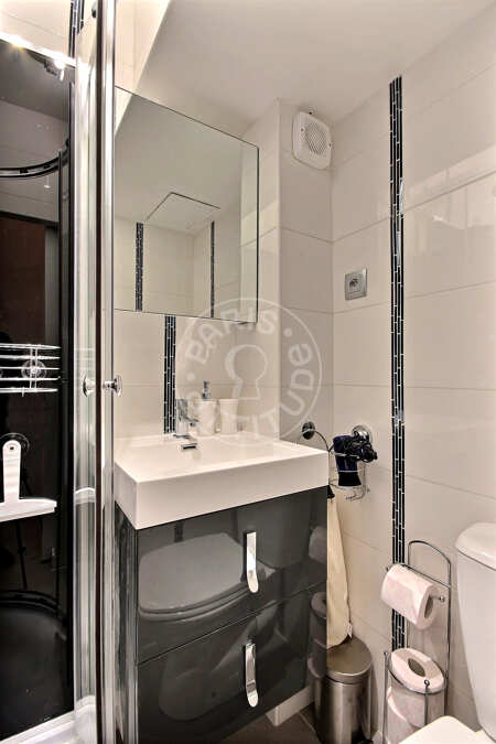 Bathroom Furnished apartment - 30m²  - 1 bedroom - Porte de Vincennes - Paris