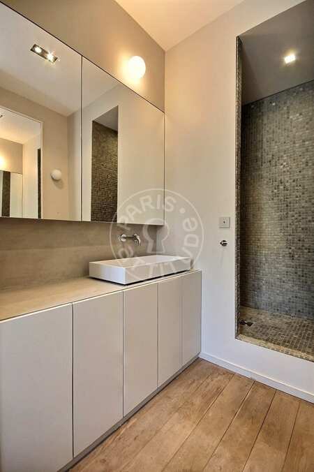 Bathroom Furnished loft - 143m²  - 3 bedrooms - Canal Saint-Martin - Paris