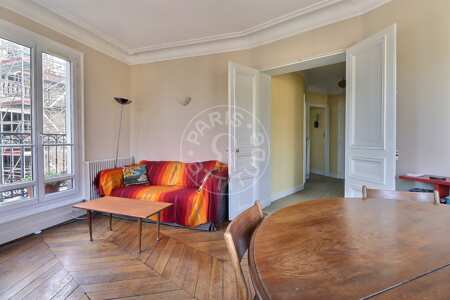 Salon Appartement meublé - 65m²  - 3 chambres - République - Paris