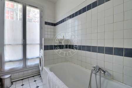Salle de bain Appartement meublé - 65m²  - 3 chambres - République - Paris
